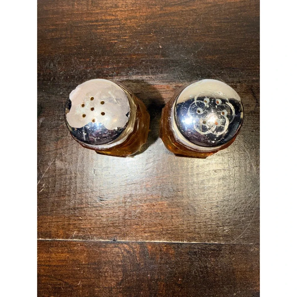 Fastoria Amber Glass Salt Pepper Shakers Set Vintage Embossed Sunburst‎